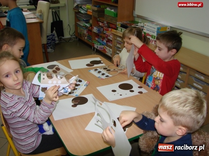 Zdjęcie w galerii na portalu naszraciborz.pl: Biblioteka świętowała Dzień Pluszowego Misia  wiadomości z regionu