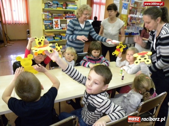 Zdjęcie w galerii na portalu naszraciborz.pl: Biblioteka świętowała Dzień Pluszowego Misia  wiadomości z regionu