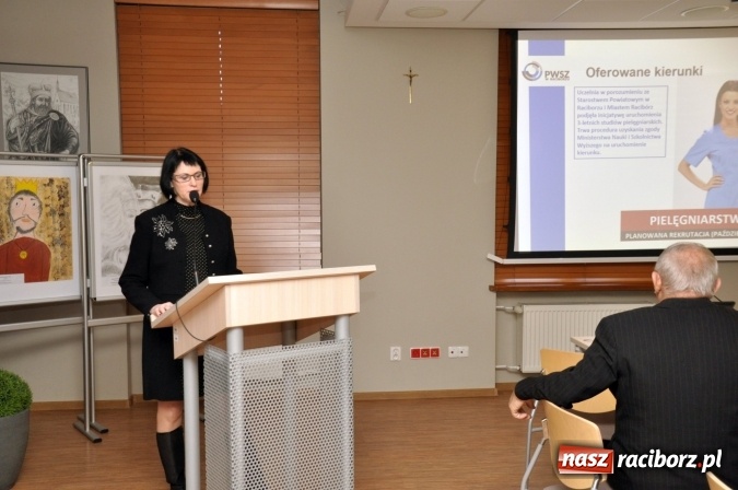 Zdjęcie w galerii na portalu naszraciborz.pl: Rektor PWSZ w Raciborzu prof. Ewa Stachura gościem na sesji rady powiatu wiadomości z regionu