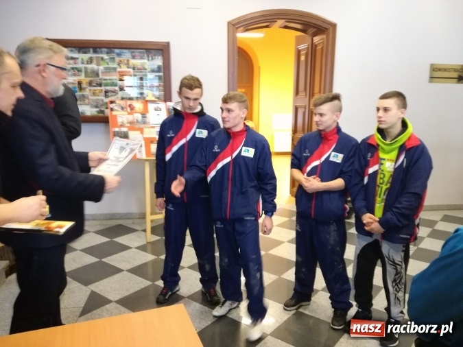 Zdjęcie w galerii na portalu naszraciborz.pl: I miejsce MOW-u Rudy w VIII Biegach&nbsp;Terenowo-Przełajowych Hrabiego Larischa wiadomości z regionu