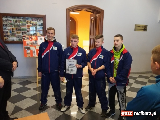 Zdjęcie w galerii na portalu naszraciborz.pl: I miejsce MOW-u Rudy w VIII Biegach&nbsp;Terenowo-Przełajowych Hrabiego Larischa wiadomości z regionu