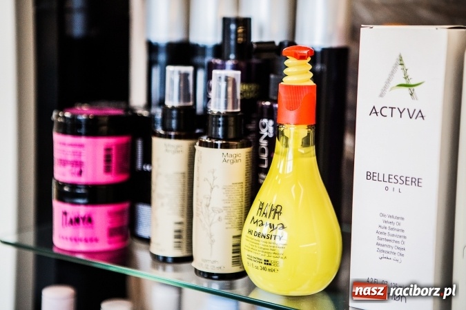 Zdjęcie w galerii na portalu naszraciborz.pl: Przy Rynku otwarto nowy salon fryzjerski. Fryzjerzy pracują tu na marce Kemon wiadomości z regionu