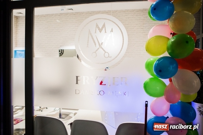 Zdjęcie w galerii na portalu naszraciborz.pl: Przy Rynku otwarto nowy salon fryzjerski. Fryzjerzy pracują tu na marce Kemon wiadomości z regionu