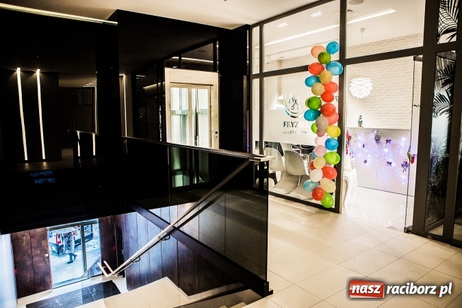 Zdjęcie w galerii na portalu naszraciborz.pl: Przy Rynku otwarto nowy salon fryzjerski. Fryzjerzy pracują tu na marce Kemon wiadomości z regionu