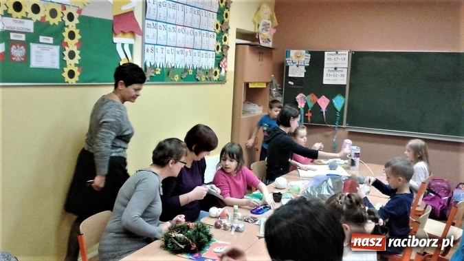 Zdjęcie w galerii na portalu naszraciborz.pl: Przygotowania przedświąteczne w Szkole Podstawowej nr 13 trwają pełną parą! wiadomości z regionu