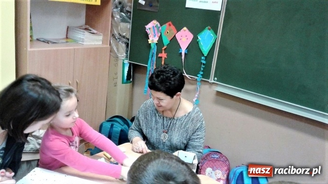 Zdjęcie w galerii na portalu naszraciborz.pl: Przygotowania przedświąteczne w Szkole Podstawowej nr 13 trwają pełną parą! wiadomości z regionu