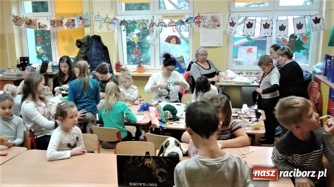 Zdjęcie w galerii na portalu naszraciborz.pl: Przygotowania przedświąteczne w Szkole Podstawowej nr 13 trwają pełną parą! wiadomości z regionu