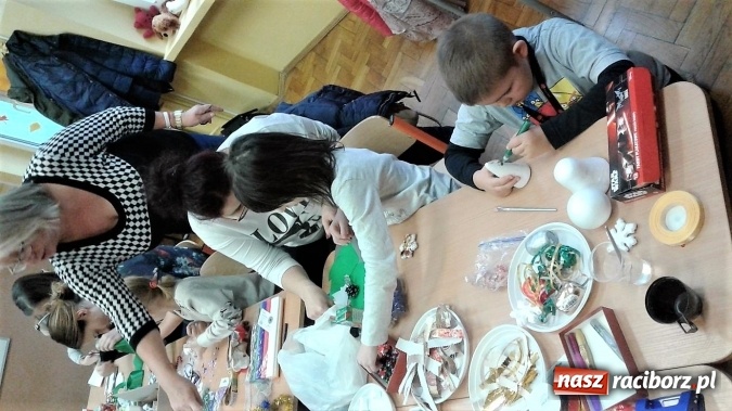 Zdjęcie w galerii na portalu naszraciborz.pl: Przygotowania przedświąteczne w Szkole Podstawowej nr 13 trwają pełną parą! wiadomości z regionu