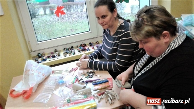 Zdjęcie w galerii na portalu naszraciborz.pl: Przygotowania przedświąteczne w Szkole Podstawowej nr 13 trwają pełną parą! wiadomości z regionu