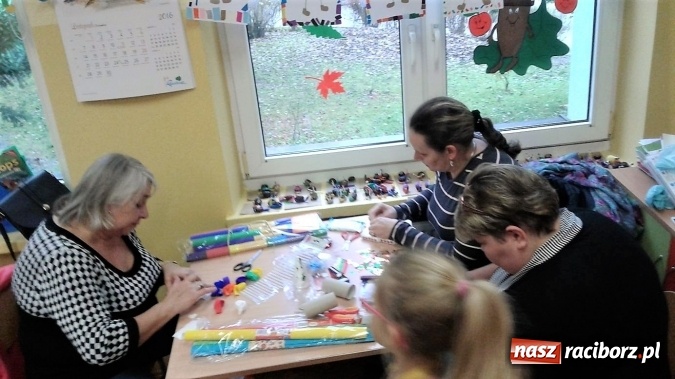 Zdjęcie w galerii na portalu naszraciborz.pl: Przygotowania przedświąteczne w Szkole Podstawowej nr 13 trwają pełną parą! wiadomości z regionu