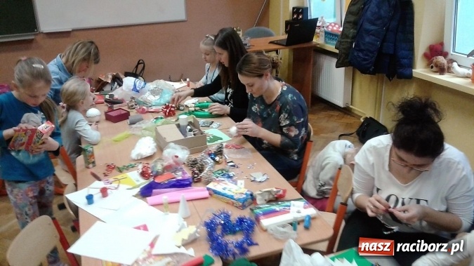 Zdjęcie w galerii na portalu naszraciborz.pl: Przygotowania przedświąteczne w Szkole Podstawowej nr 13 trwają pełną parą! wiadomości z regionu