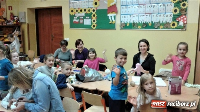 Zdjęcie w galerii na portalu naszraciborz.pl: Przygotowania przedświąteczne w Szkole Podstawowej nr 13 trwają pełną parą! wiadomości z regionu