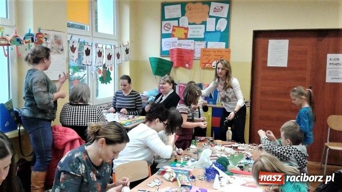Zdjęcie w galerii na portalu naszraciborz.pl: Przygotowania przedświąteczne w Szkole Podstawowej nr 13 trwają pełną parą! wiadomości z regionu