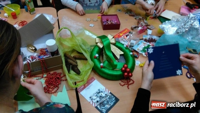 Zdjęcie w galerii na portalu naszraciborz.pl: Przygotowania przedświąteczne w Szkole Podstawowej nr 13 trwają pełną parą! wiadomości z regionu