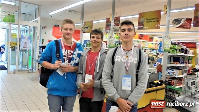 Zdjęcie w galerii na portalu naszraciborz.pl: Wolontariat w Gimnazjum nr 5  wiadomości z regionu