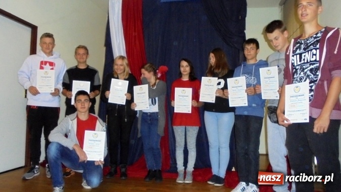 Zdjęcie w galerii na portalu naszraciborz.pl: Wolontariat w Gimnazjum nr 5  wiadomości z regionu