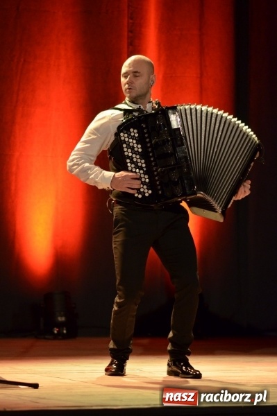 Zdjęcie w galerii na portalu naszraciborz.pl: Muzyczna podróż z Marcinem Wyrostkiem i jego akordeonem wiadomości z regionu