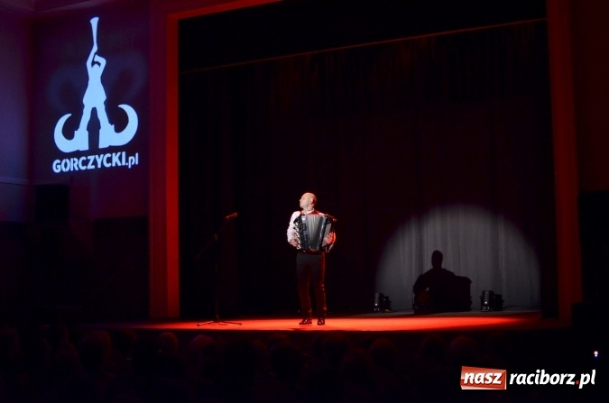 Zdjęcie w galerii na portalu naszraciborz.pl: Muzyczna podróż z Marcinem Wyrostkiem i jego akordeonem wiadomości z regionu