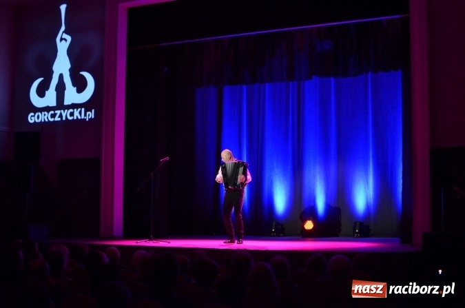 Zdjęcie w galerii na portalu naszraciborz.pl: Muzyczna podróż z Marcinem Wyrostkiem i jego akordeonem wiadomości z regionu