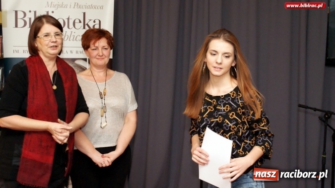 Zdjęcie w galerii na portalu naszraciborz.pl: Szekspirowskie granie na finał Debiutów w bibliotece  wiadomości z regionu