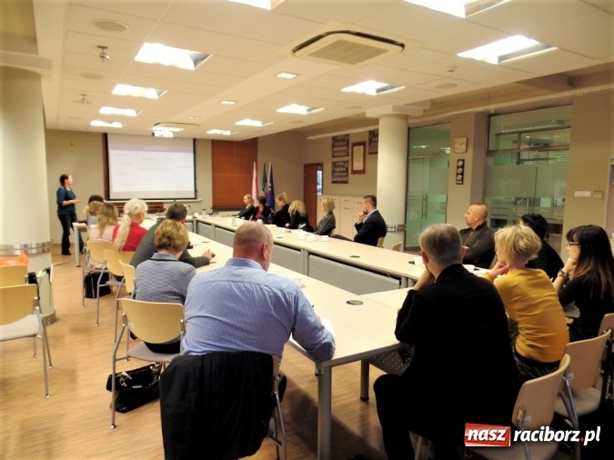 Zdjęcie w galerii na portalu naszraciborz.pl: W starostwie odbyło się spotkanie informacyjne nt. projektu grantowego Akcja Inkubacja  wiadomości z regionu