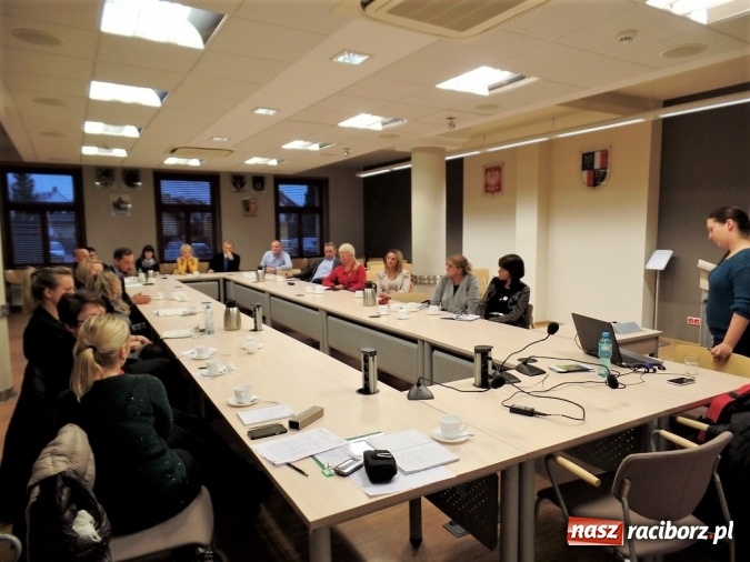 Zdjęcie w galerii na portalu naszraciborz.pl: W starostwie odbyło się spotkanie informacyjne nt. projektu grantowego Akcja Inkubacja  wiadomości z regionu