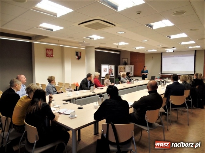 Zdjęcie w galerii na portalu naszraciborz.pl: W starostwie odbyło się spotkanie informacyjne nt. projektu grantowego Akcja Inkubacja  wiadomości z regionu