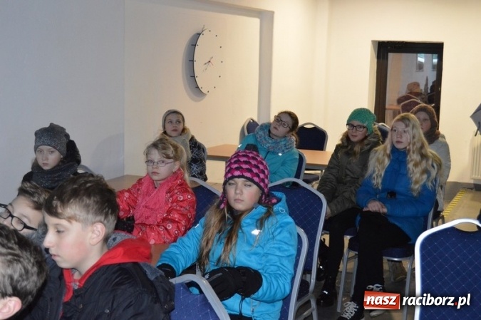 Zdjęcie w galerii na portalu naszraciborz.pl: Uczniowie klas VI z SP 4 zwiedzili Stację Uzdatniania Wody w Raciborzu  wiadomości z regionu