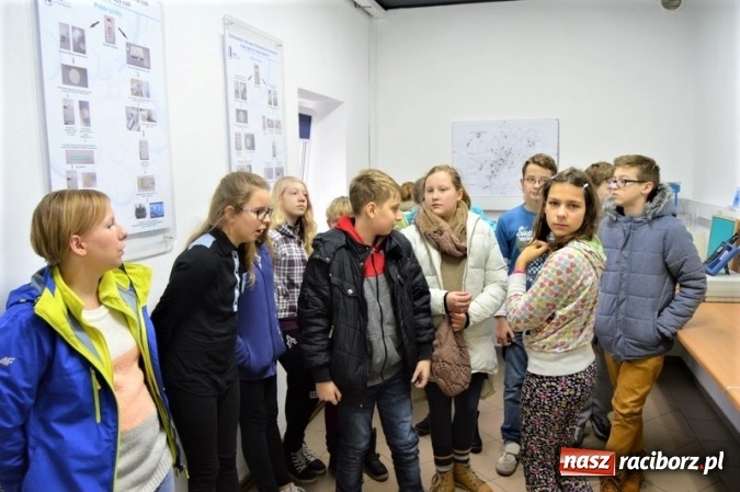 Zdjęcie w galerii na portalu naszraciborz.pl: Uczniowie klas VI z SP 4 zwiedzili Stację Uzdatniania Wody w Raciborzu  wiadomości z regionu