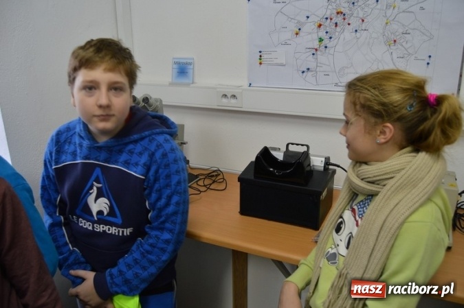 Zdjęcie w galerii na portalu naszraciborz.pl: Uczniowie klas VI z SP 4 zwiedzili Stację Uzdatniania Wody w Raciborzu  wiadomości z regionu