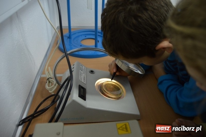 Zdjęcie w galerii na portalu naszraciborz.pl: Uczniowie klas VI z SP 4 zwiedzili Stację Uzdatniania Wody w Raciborzu  wiadomości z regionu