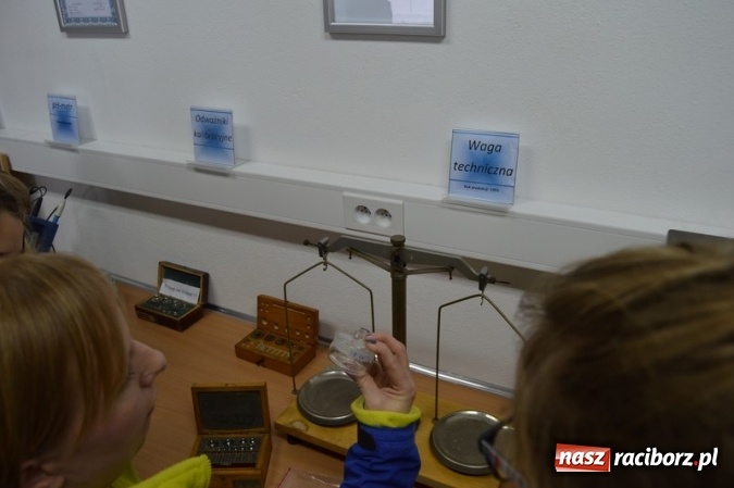 Zdjęcie w galerii na portalu naszraciborz.pl: Uczniowie klas VI z SP 4 zwiedzili Stację Uzdatniania Wody w Raciborzu  wiadomości z regionu