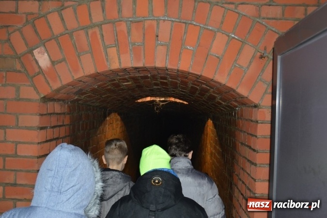 Zdjęcie w galerii na portalu naszraciborz.pl: Uczniowie klas VI z SP 4 zwiedzili Stację Uzdatniania Wody w Raciborzu  wiadomości z regionu