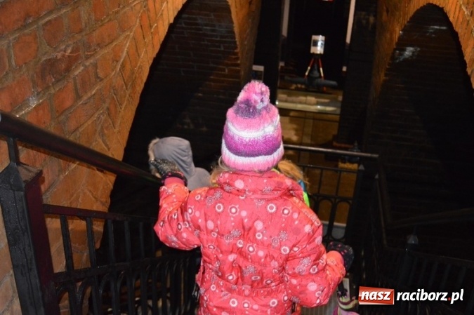 Zdjęcie w galerii na portalu naszraciborz.pl: Uczniowie klas VI z SP 4 zwiedzili Stację Uzdatniania Wody w Raciborzu  wiadomości z regionu