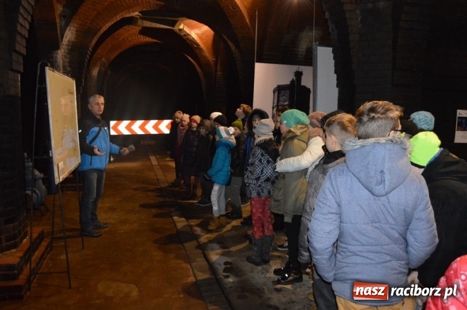 Zdjęcie w galerii na portalu naszraciborz.pl: Uczniowie klas VI z SP 4 zwiedzili Stację Uzdatniania Wody w Raciborzu  wiadomości z regionu