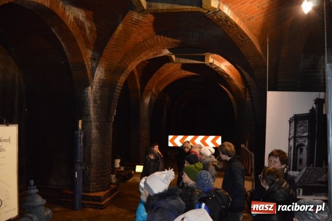 Zdjęcie w galerii na portalu naszraciborz.pl: Uczniowie klas VI z SP 4 zwiedzili Stację Uzdatniania Wody w Raciborzu  wiadomości z regionu