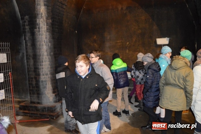 Zdjęcie w galerii na portalu naszraciborz.pl: Uczniowie klas VI z SP 4 zwiedzili Stację Uzdatniania Wody w Raciborzu  wiadomości z regionu