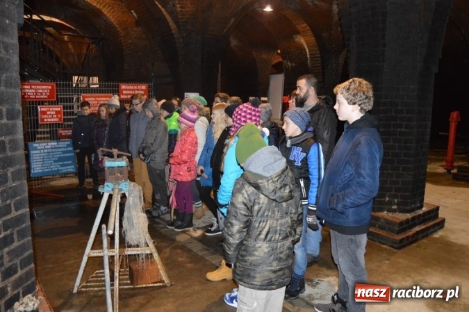 Zdjęcie w galerii na portalu naszraciborz.pl: Uczniowie klas VI z SP 4 zwiedzili Stację Uzdatniania Wody w Raciborzu  wiadomości z regionu