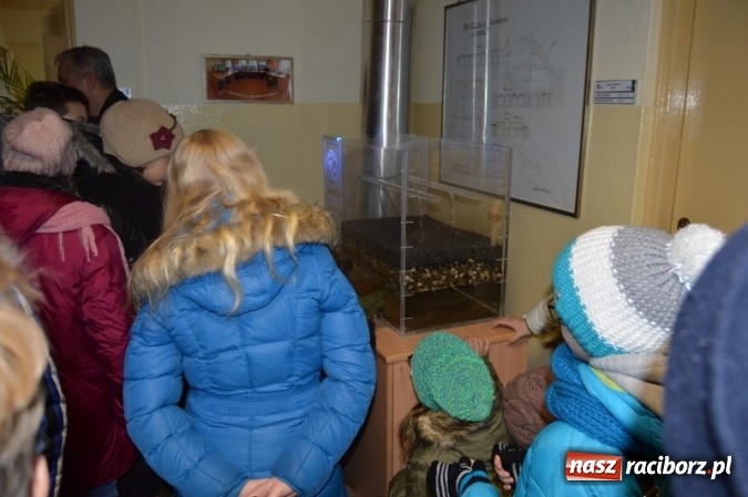 Zdjęcie w galerii na portalu naszraciborz.pl: Uczniowie klas VI z SP 4 zwiedzili Stację Uzdatniania Wody w Raciborzu  wiadomości z regionu