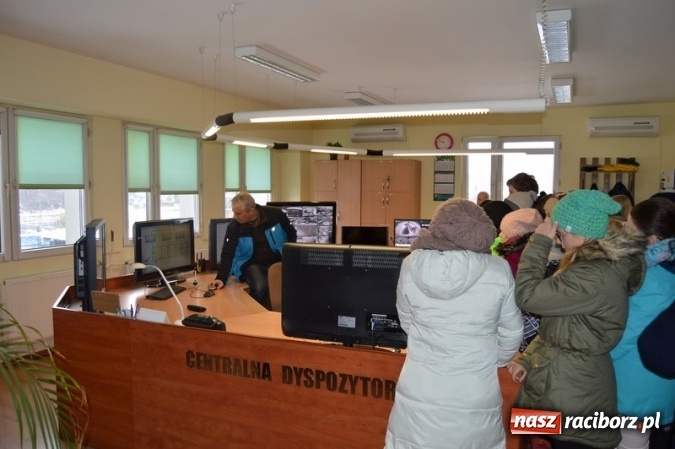 Zdjęcie w galerii na portalu naszraciborz.pl: Uczniowie klas VI z SP 4 zwiedzili Stację Uzdatniania Wody w Raciborzu  wiadomości z regionu