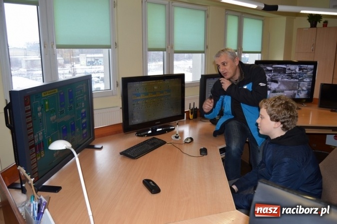Zdjęcie w galerii na portalu naszraciborz.pl: Uczniowie klas VI z SP 4 zwiedzili Stację Uzdatniania Wody w Raciborzu  wiadomości z regionu