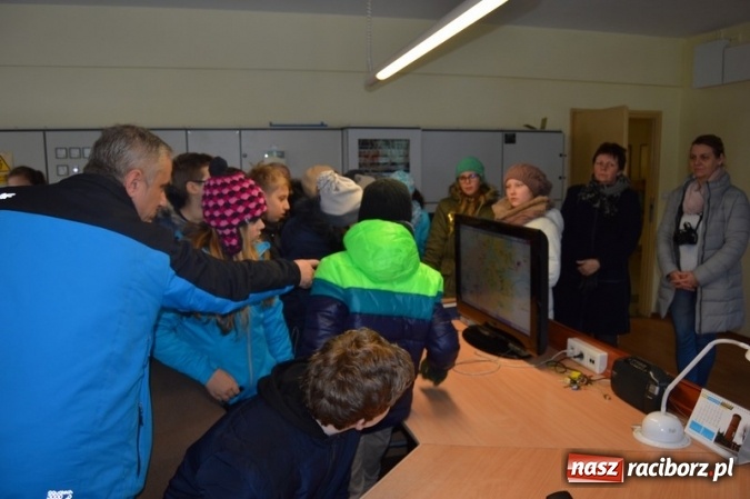 Zdjęcie w galerii na portalu naszraciborz.pl: Uczniowie klas VI z SP 4 zwiedzili Stację Uzdatniania Wody w Raciborzu  wiadomości z regionu