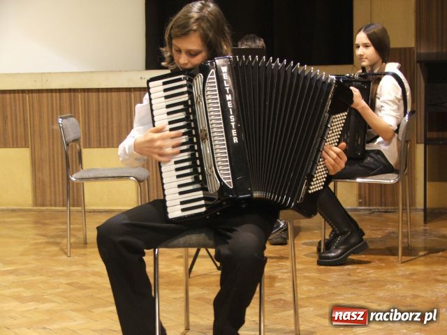 Zdjęcie w galerii na portalu naszraciborz.pl: Najlepsi z niemieckiego nagrodzeni wiadomości z regionu
