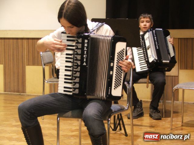 Zdjęcie w galerii na portalu naszraciborz.pl: Najlepsi z niemieckiego nagrodzeni wiadomości z regionu