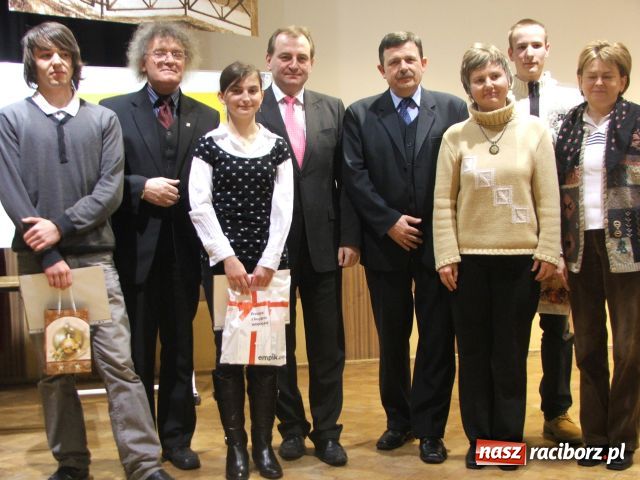 Zdjęcie w galerii na portalu naszraciborz.pl: Najlepsi z niemieckiego nagrodzeni wiadomości z regionu