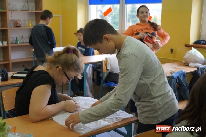 Zdjęcie w galerii na portalu naszraciborz.pl: Uczniowie z Markowic ratują dzieci w Afryce!  wiadomości z regionu