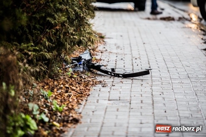 Zdjęcie w galerii na portalu naszraciborz.pl: Dwa groźne zdarzenia drogowe obok siebie na ulicy Kozielskiej w Raciborzu wiadomości z regionu