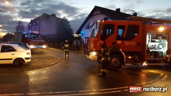 Zdjęcie w galerii na portalu naszraciborz.pl: Uszkodzenie sieci gazowej powodem zamknięcia ulicy Olimpijczyka w Markowicach  wiadomości z regionu