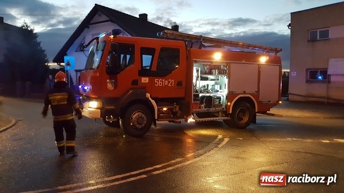 Zdjęcie w galerii na portalu naszraciborz.pl: Uszkodzenie sieci gazowej powodem zamknięcia ulicy Olimpijczyka w Markowicach  wiadomości z regionu