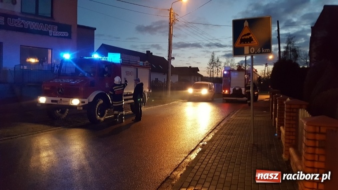 Zdjęcie w galerii na portalu naszraciborz.pl: Uszkodzenie sieci gazowej powodem zamknięcia ulicy Olimpijczyka w Markowicach  wiadomości z regionu